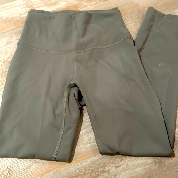 Lululemon Wunder Under legging 23’ Size 4 - Picture 1 of 2